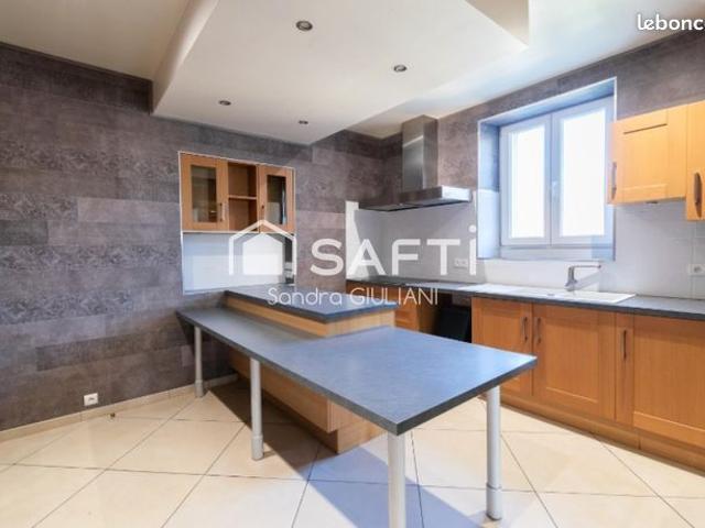 Duplex 8 pièces 210 m²