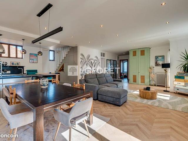 Duplex 9 pièces 271 m²
