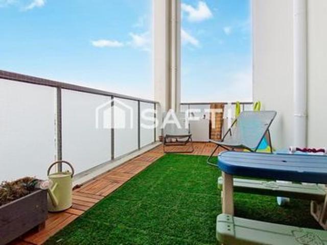 Duplex coup de cœur aux derniers étages avec terrasse, à deux pas du métro ligne 11