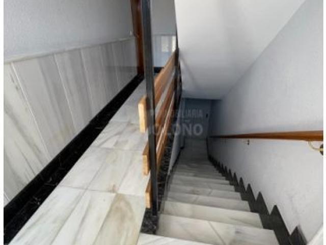 Duplex con amplia terraza en urbanización con piscina