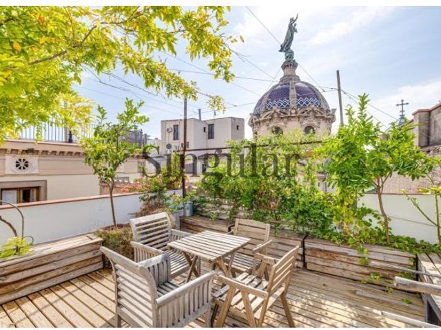DÚPLEX CON ENCANTO EN BARRI GÒTIC