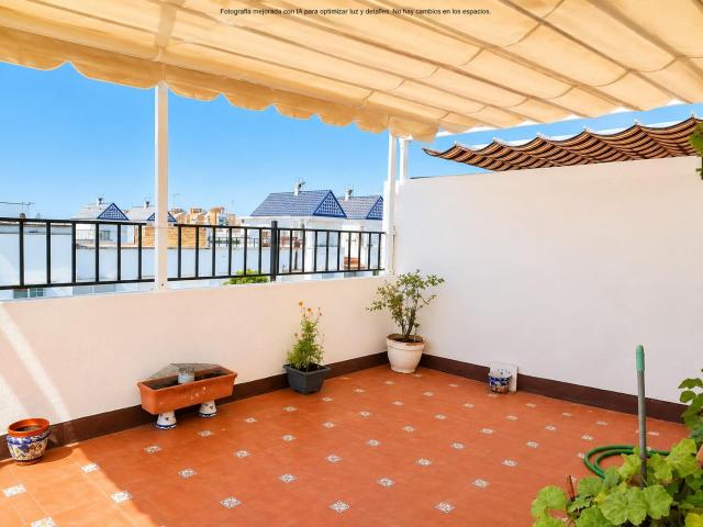 Dúplex con gran terraza, mucha luz y excelente ubicación en Pino Montano
