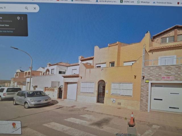 DUPLEX CON JARDIN Y COCHERA ROQUETAS