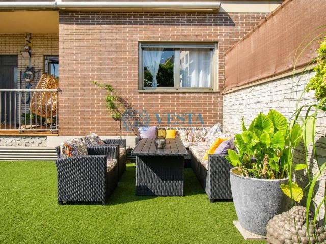 DÚPLEX CON PATIO PRIVADO Y PISCINA COMUNITARIA EN REUS