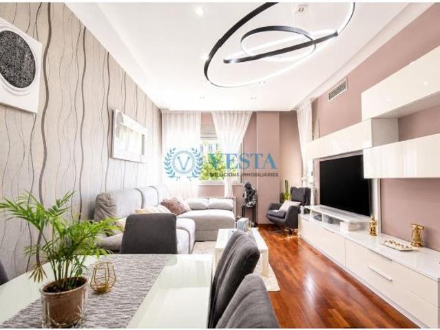 DÚPLEX CON PATIO PRIVADO Y PISCINA COMUNITARIA EN REUS