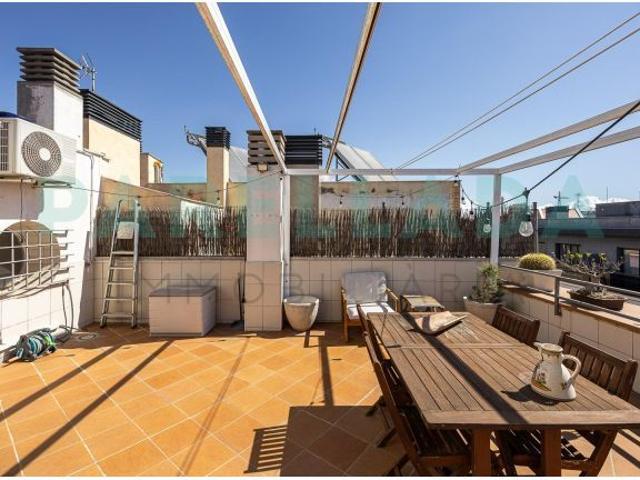 Dúplex con terraza al lado Plaça Pompeu Fabra