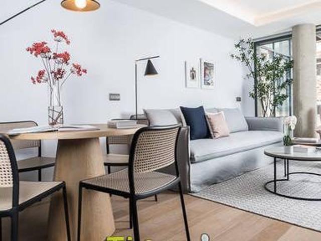 Dúplex con terraza en Las Salesas