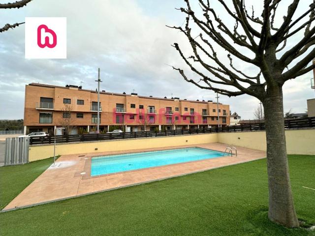Dúplex con terraza solárium y piscina comunitaria en Gironella
