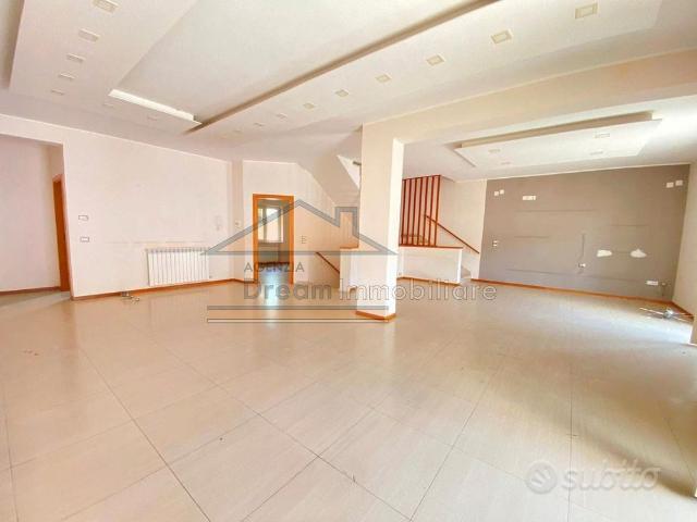 Duplex con terrazzo Via E.Montale