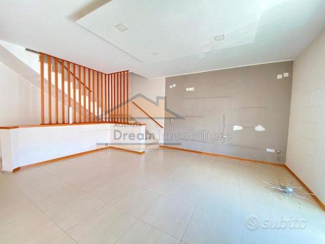 Duplex con terrazzo Via E.Montale