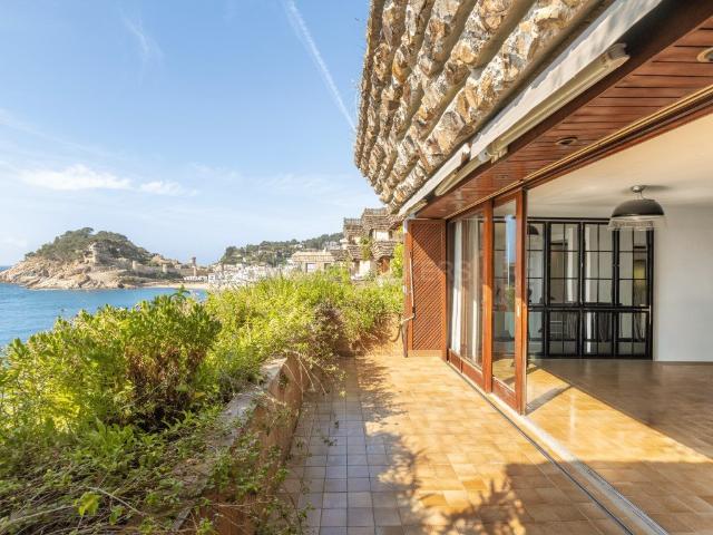 Dúplex con vistas al mar en edificio Bunker 130m² Tossa de Mar