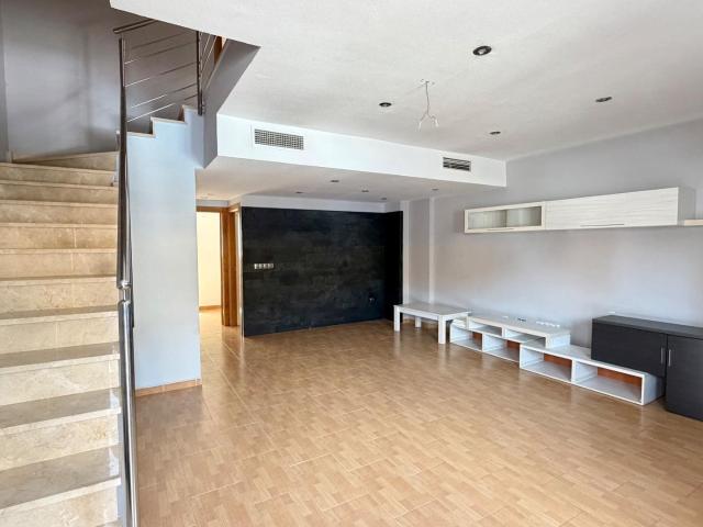 DUPLEX CON 4 HABITACIÓNES, TERRAZA Y GARAJE EN LA MOLINETA