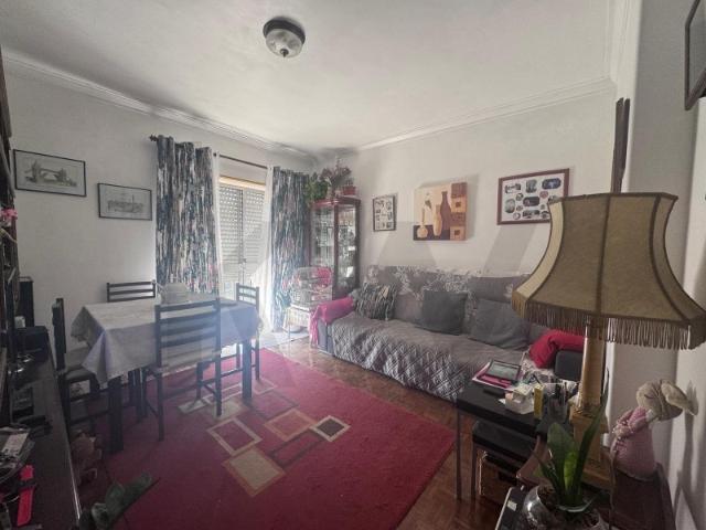 Duplex convertido em dois apartamentos T2