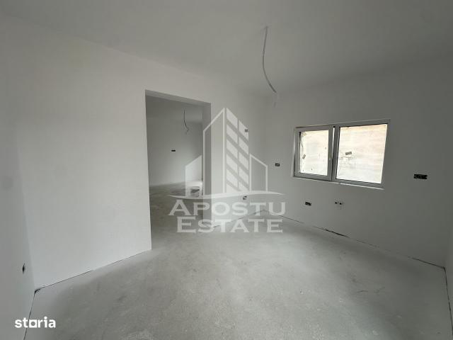 Duplex cu 5 camere si 2 bai, despartit prin camera tehnica in Ghiroda