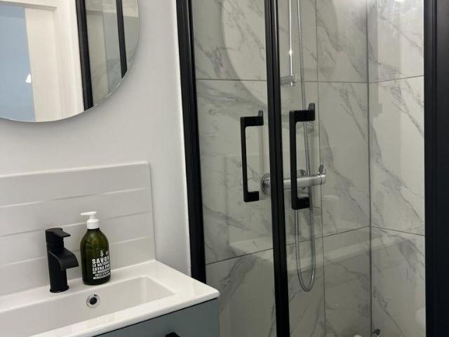 Duplex CV rénové avec clim / lave linge / internet