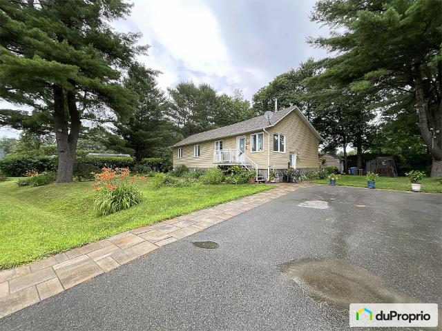 Duplex à vendre St Jérôme Bellefeuille 2 chambres 1 salle de bain #1110