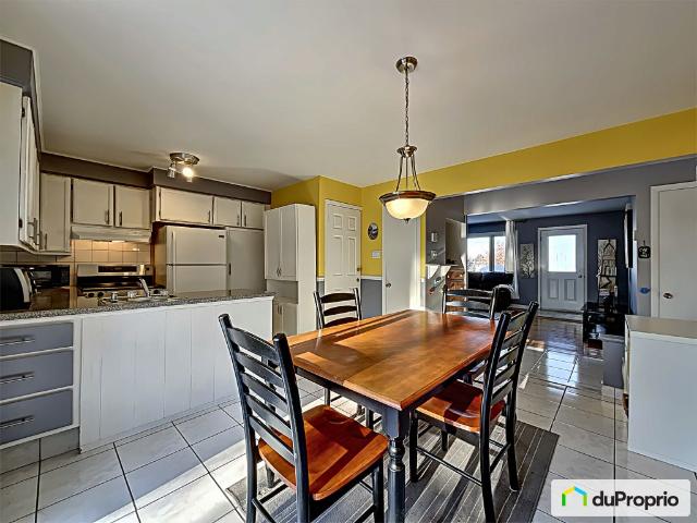 Duplex à vendre Ste Julie 7 chambres 3 salles de bain #1089