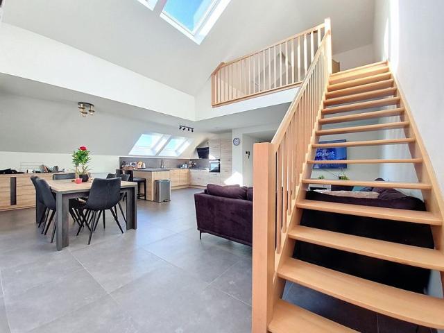 Duplex à vendre pour 415000 euro avec 3 chambres à coucher