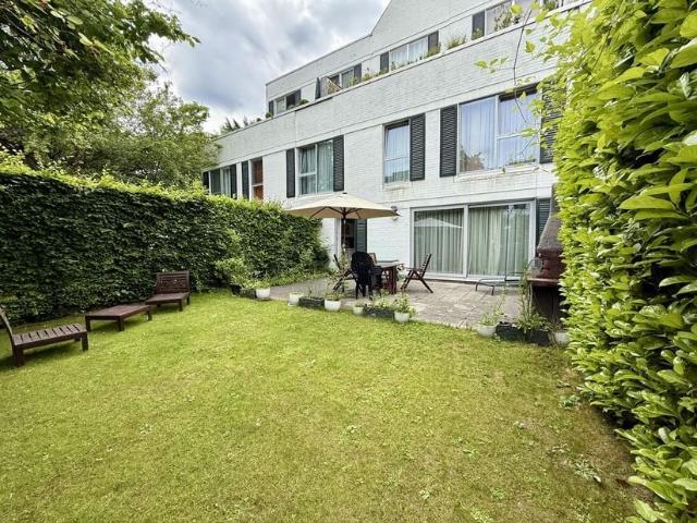 Duplex à vendre pour 579000 euro avec 3 chambres à coucher
