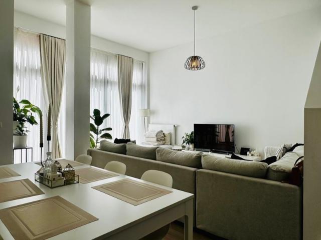 Duplex à vendre pour 370000 euro avec 3 chambres à coucher