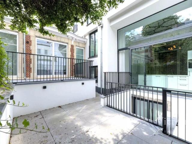 Duplex à louer pour 2350 euro avec 2 chambres à coucher