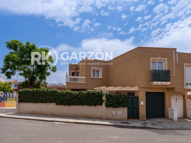 DUPLEX ADOSADO EN ESQUINA EN HUERCAL DE ALMERIA
