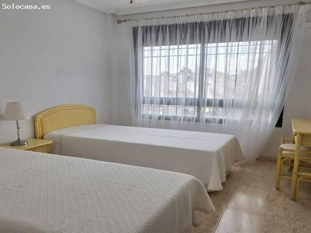 Dúplex adosado exclusivo en Orihuela Costa con jardín y piscina comunitaria