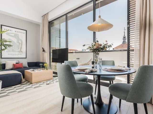 Duplex apartment with 2 bedrooms for rent in Malasaña
