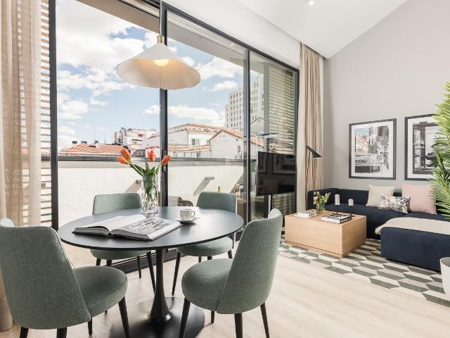 Duplex apartment with private terrace for rent in Malasaña