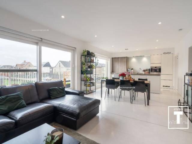 Duplex appartement met tuin en autostaanplaats te Wetteren!