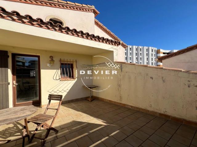 Duplex atypique avec terrasse tropézienne proche nouvelle mair