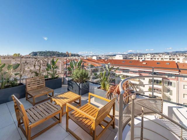 Duplex avec terrasses au dernier étage 74m² Nice
