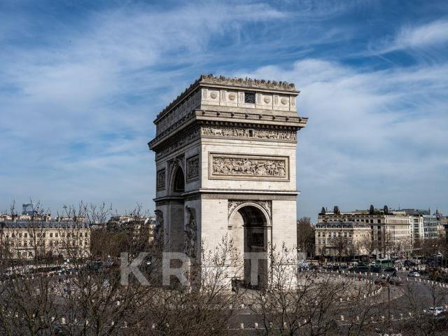 Duplex avec vue unique sur L'Arc de Triomphe 530m² Paris 16ème