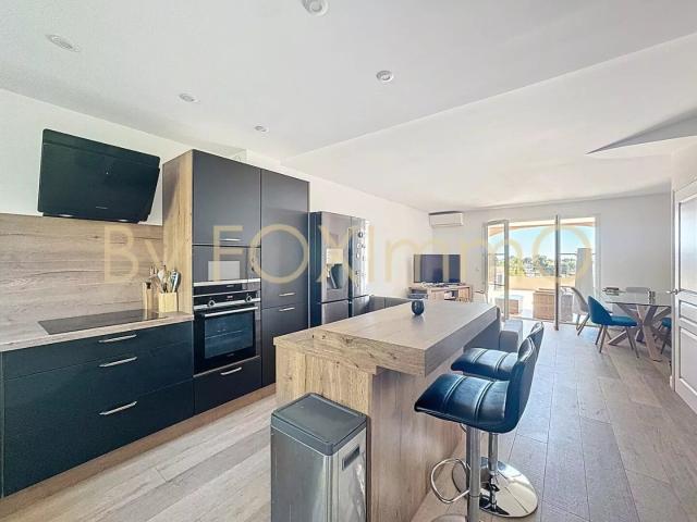 Duplex avec garage, vue mer, grande terrasse, piscine, plein sud