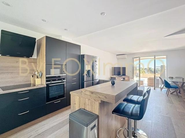 Duplex avec garage, vue mer, grande terrasse, piscine, plein sud