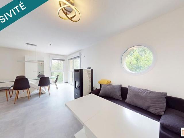 Duplex avec jardin privatif, garage double, faibles charges et cadre verdoyant