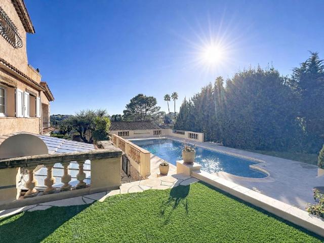 DUPLEX AVEC PISCINE PRIVATIVE