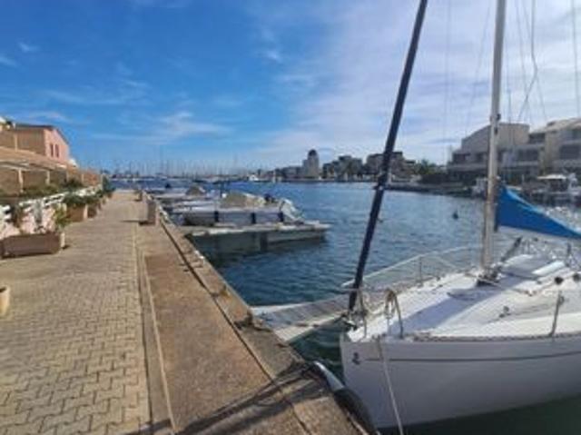 Duplex avec ponton dans marina