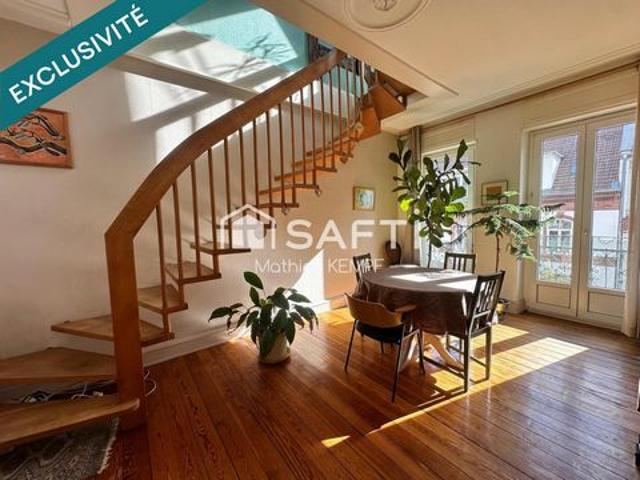 DUPLEX 5P. 121m2 avec COUR 2 BALCONS CONTADES
