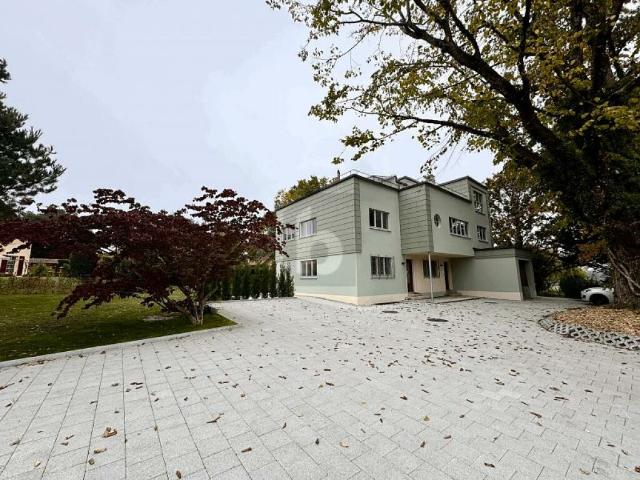 DUPLEX DEXCEPTION JARDIN DE 670M2 + ROOFTOP
