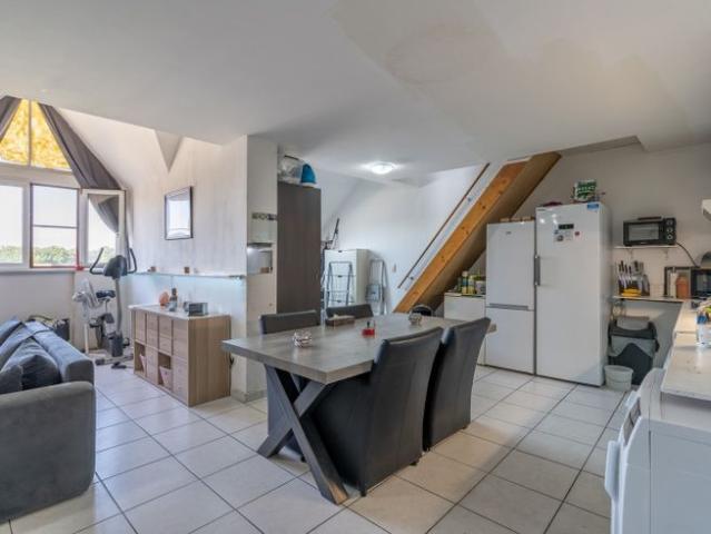 Duplex Dakappartement met renovatiepotentieel in het cent.