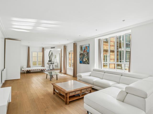 Duplex d'exception avenue Montaigne, Bien rare, Paris 8e