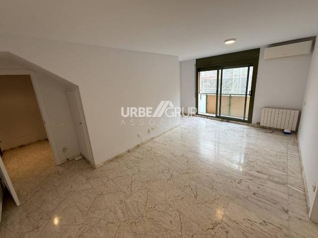 DUPLEX DE 3 HABITACIONES CON TERRAZA EN EL CENTRO