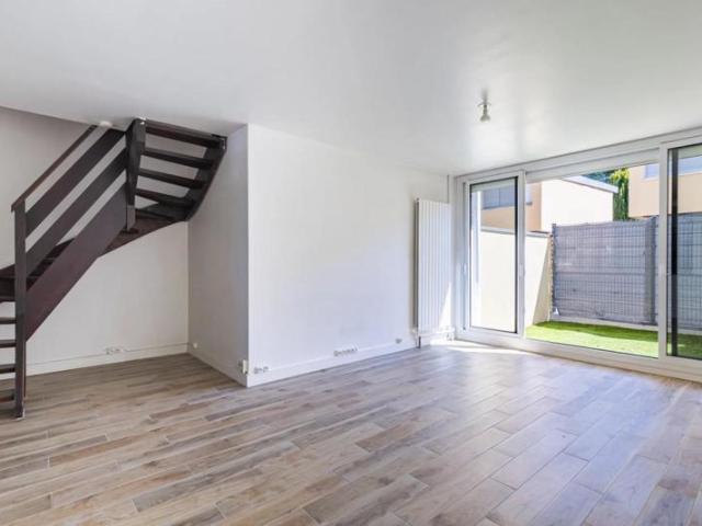 Duplex de 3 pièces de 68 m² à Massy Terasse cave RER VERRIERE