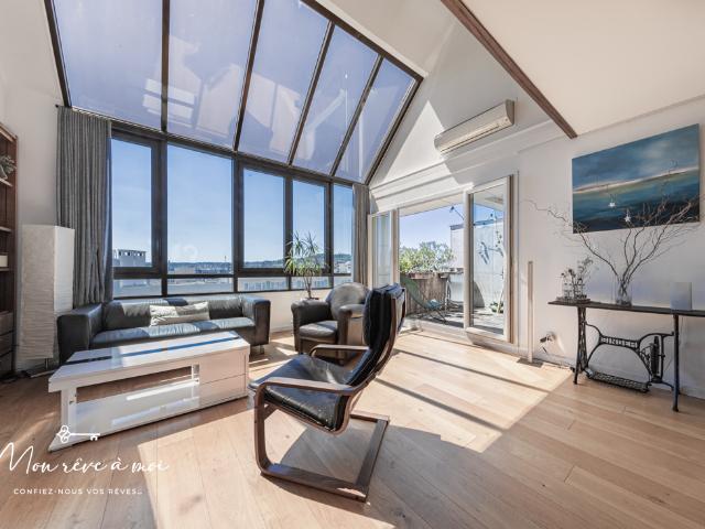 Duplex de 107m2 avec terrasse, parkings et cave