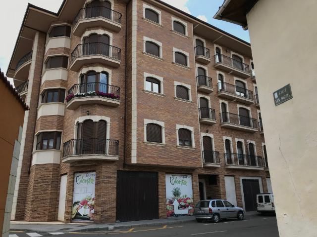 DÚPLEX DE 113 M2, NUEVO, 2 HAB SALÓN, COCINA, 3 BAÑOS. CALIDADES LUJO