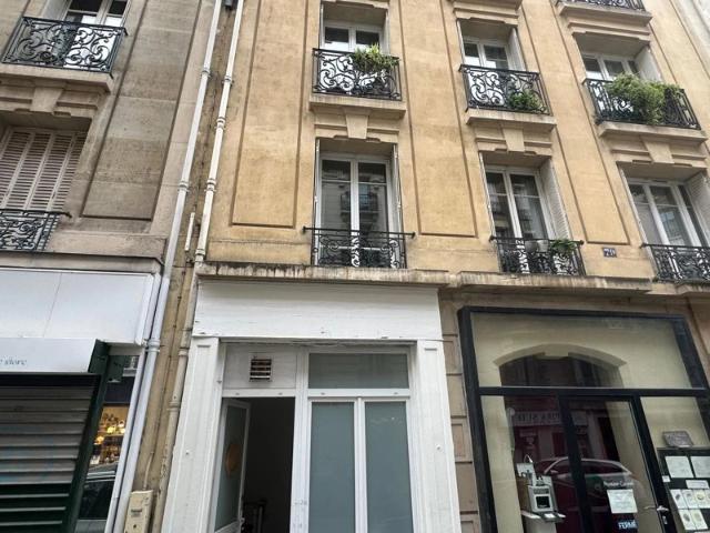 Souplex avec entrée indépendante – Quartier Mairie du 18? / Rue Duhesme
