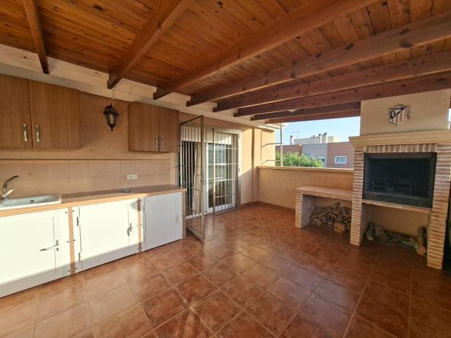 Dúplex de 230 m2 con Terraza, Barbacoa y Chimenea en alquiler en Monteagudo!