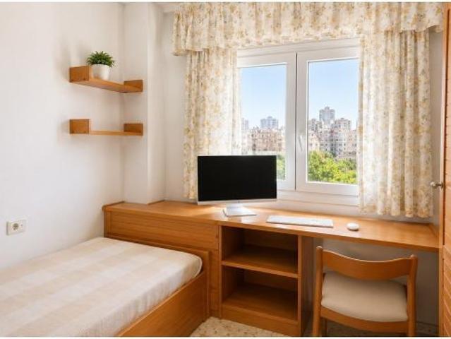 DÚPLEX DE 4 DORMITORIOS CON TERRAZA Y VISTAS ABIERTAS EN OLLETAS