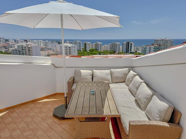 Duplex de 4 quartos com vista para o mar em Quarteira – A ap. 171m² Quarteira